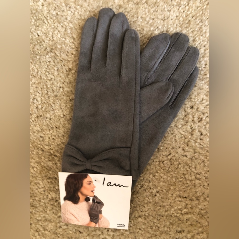 NWT “I AM” Gray Velour Gloves